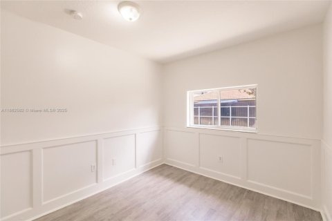House in Miami, Florida 4 bedrooms, 154.96 sq.m. № 1890900 - photo 26