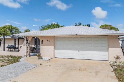 Casa en venta en Port Richey, Florida, 3 dormitorios, 127.09 m2 № 1777550 - foto 1