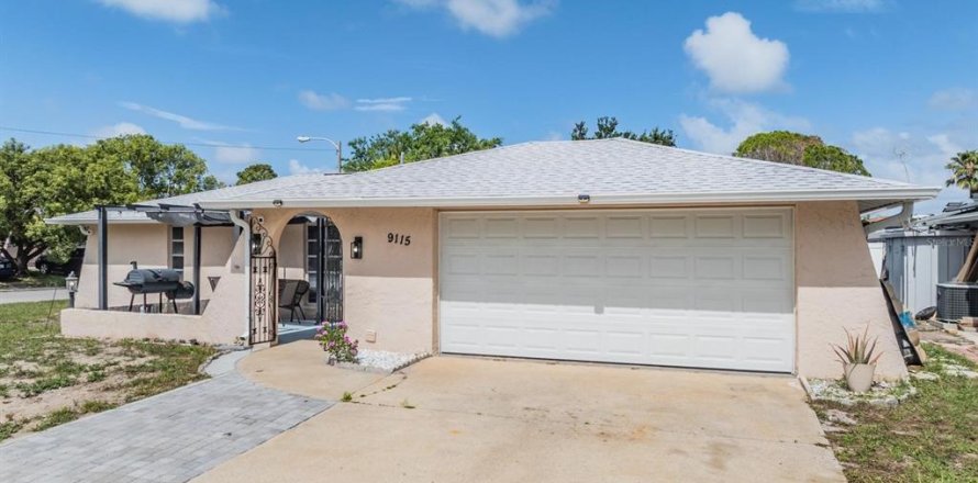 Casa en Port Richey, Florida 3 dormitorios, 127.09 m2 № 1777550