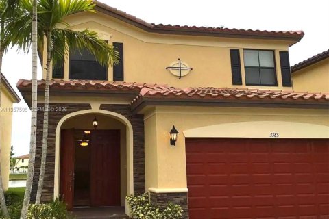 Casa en Hialeah, Florida 4 dormitorios, 236.71 m2 № 2011132