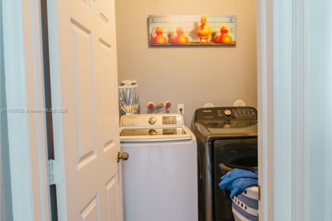 Casa en venta en Homestead, Florida, 4 dormitorios, 195.65 m2 № 1863541 - foto 13