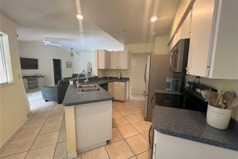 Villa ou maison à louer à Port Charlotte, Floride: 3 chambres, 138.89 m2 № 2399474 - photo 11