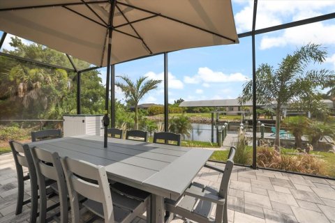 House in Port Charlotte, Florida 3 bedrooms, 199.37 sq.m. № 2150808 - photo 25