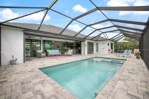 House in Port Charlotte, Florida 3 bedrooms, 199.37 sq.m. № 2150808 - photo 24