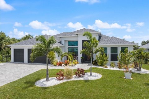 House in Port Charlotte, Florida 3 bedrooms, 199.37 sq.m. № 2150808