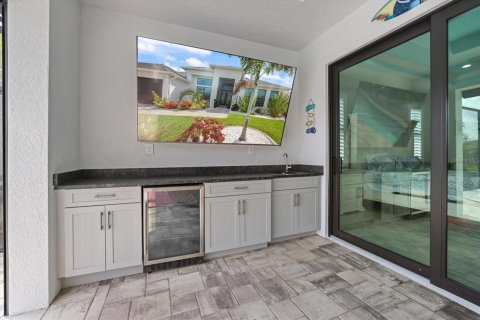 House in Port Charlotte, Florida 3 bedrooms, 199.37 sq.m. № 2150808 - photo 23