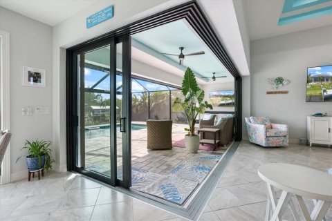 House in Port Charlotte, Florida 3 bedrooms, 199.37 sq.m. № 2150808 - photo 19