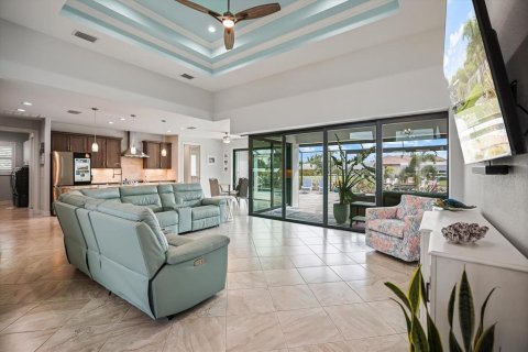 House in Port Charlotte, Florida 3 bedrooms, 199.37 sq.m. № 2150808 - photo 8