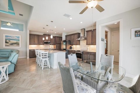 House in Port Charlotte, Florida 3 bedrooms, 199.37 sq.m. № 2150808 - photo 13