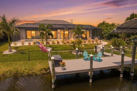 House in Port Charlotte, Florida 3 bedrooms, 199.37 sq.m. № 2150808 - photo 5