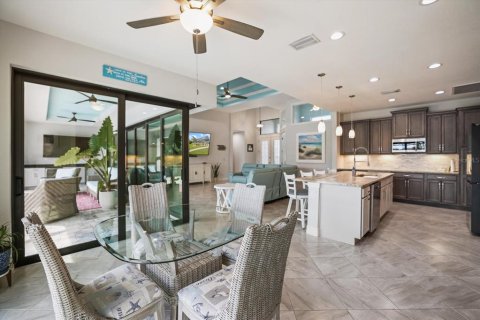 House in Port Charlotte, Florida 3 bedrooms, 199.37 sq.m. № 2150808 - photo 15
