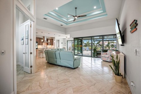 House in Port Charlotte, Florida 3 bedrooms, 199.37 sq.m. № 2150808 - photo 6