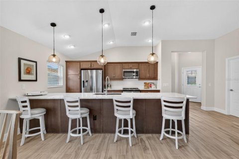 House in The Villages, Florida 3 bedrooms, 151.71 sq.m. № 2209140 - photo 7