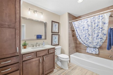 House in The Villages, Florida 3 bedrooms, 151.71 sq.m. № 2209140 - photo 30