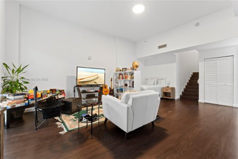 Купить таунхаус в Майами, Флорида 2 спальни, 160.54м2, № 1931052 - фото 11