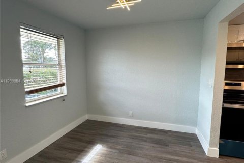 Adosado en alquiler en Margate, Florida, 2 dormitorios, 104.24 m2 № 2010586 - foto 4