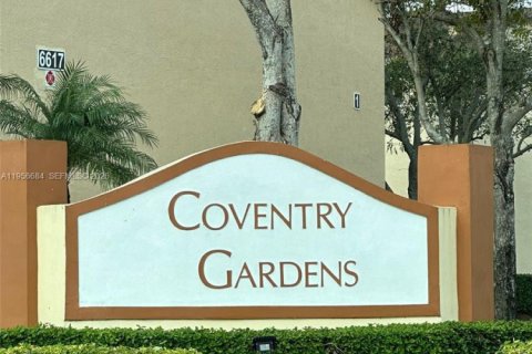 Adosado en Margate, Florida 2 dormitorios, 104.24 m2 № 2010586