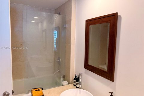 Condo in Miami, Florida, 1 bedroom  № 2193344 - photo 28