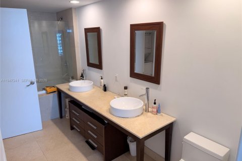 Condo in Miami, Florida, 1 bedroom  № 2193344 - photo 17