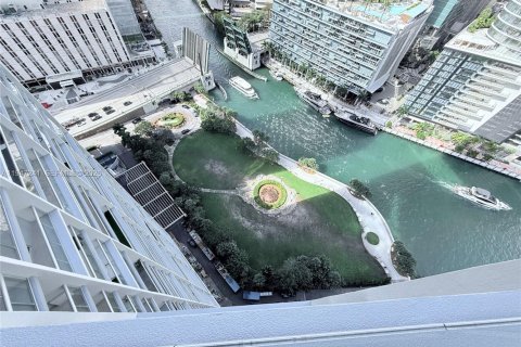 Condo in Miami, Florida, 1 bedroom  № 2193344 - photo 25