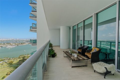 Condominio en Miami, Florida, 2 dormitorios  № 2056154