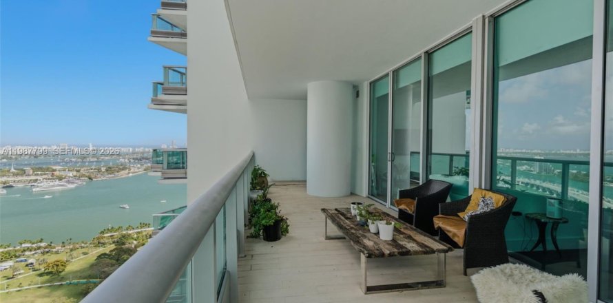 Condominio en Miami, Florida, 2 dormitorios  № 2056154