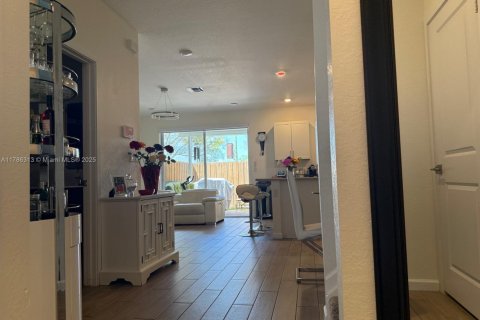 Townhouse in Homestead, Florida 4 bedrooms, 127.65 sq.m. № 1862878 - photo 3