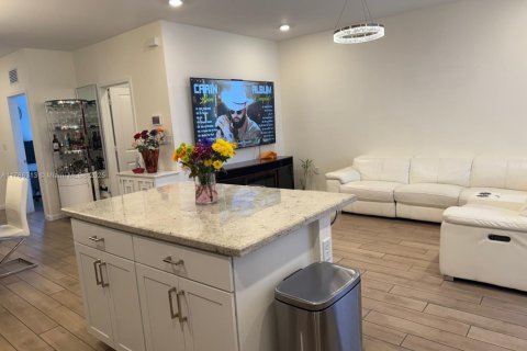 Townhouse in Homestead, Florida 4 bedrooms, 127.65 sq.m. № 1862878 - photo 6