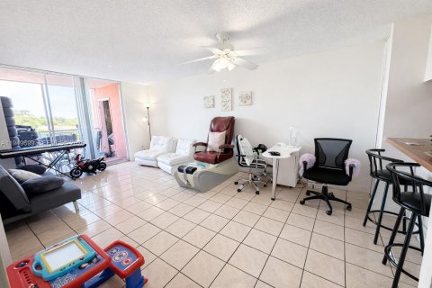 Снять в аренду кондоминиум в Майами, Флорида 2 спальни, 74.32м2, № 2005522 - фото 4