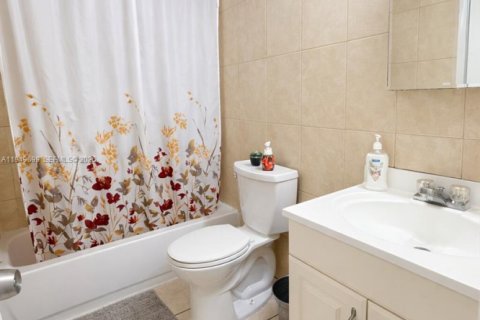 Снять в аренду кондоминиум в Майами, Флорида 2 спальни, 74.32м2, № 2005522 - фото 6