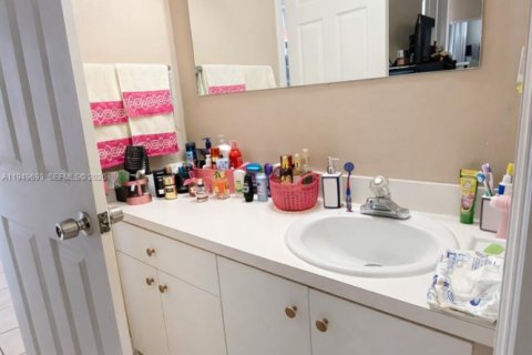 Снять в аренду кондоминиум в Майами, Флорида 2 спальни, 74.32м2, № 2005522 - фото 8