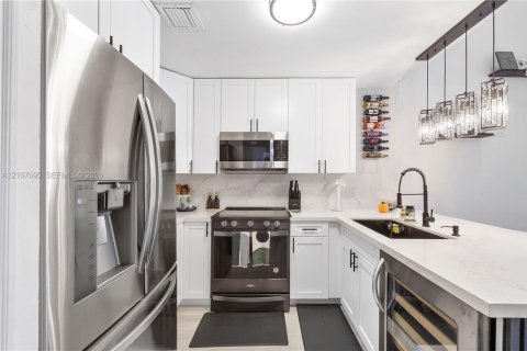 Casa en venta en North Lauderdale, Florida, 2 dormitorios, 110.18 m2 № 2421359 - foto 10