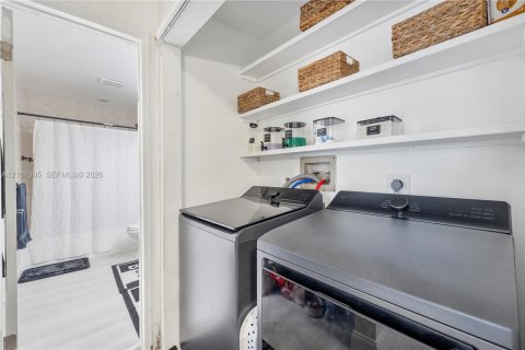 Casa en venta en North Lauderdale, Florida, 2 dormitorios, 110.18 m2 № 2421359 - foto 12