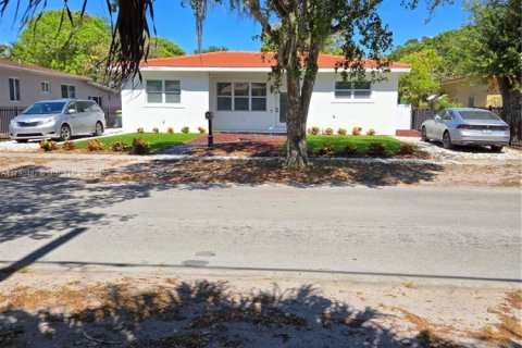Villa ou maison à vendre à North Miami, Floride: 7 chambres, 249.07 m2 № 1977323 - photo 2