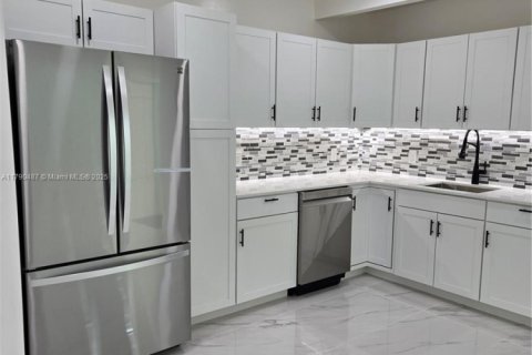 Villa ou maison à vendre à North Miami, Floride: 7 chambres, 249.07 m2 № 1977323 - photo 27