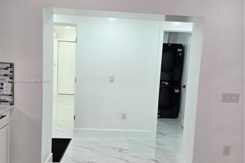 Villa ou maison à vendre à North Miami, Floride: 7 chambres, 249.07 m2 № 1977323 - photo 29