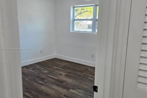 Villa ou maison à vendre à North Miami, Floride: 7 chambres, 249.07 m2 № 1977323 - photo 16