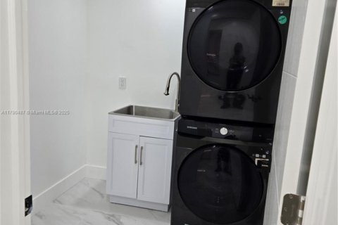 Villa ou maison à vendre à North Miami, Floride: 7 chambres, 249.07 m2 № 1977323 - photo 30