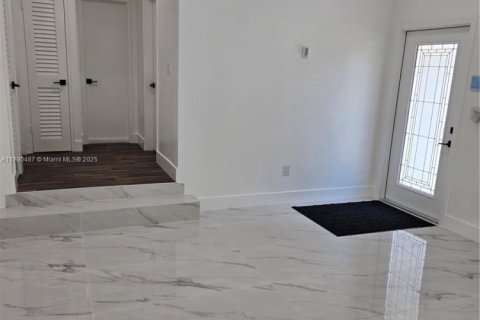 Villa ou maison à vendre à North Miami, Floride: 7 chambres, 249.07 m2 № 1977323 - photo 9