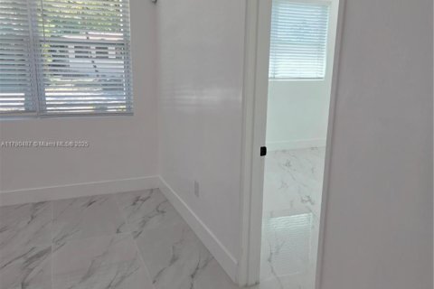 Villa ou maison à vendre à North Miami, Floride: 7 chambres, 249.07 m2 № 1977323 - photo 20