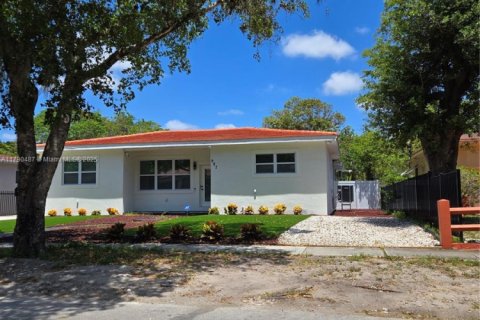 Villa ou maison à vendre à North Miami, Floride: 7 chambres, 249.07 m2 № 1977323 - photo 4