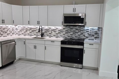 Villa ou maison à vendre à North Miami, Floride: 7 chambres, 249.07 m2 № 1977323 - photo 28