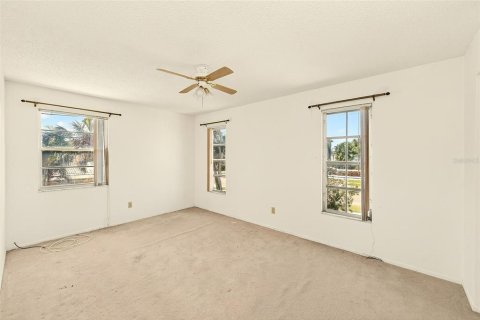 House in Belleair Beach, Florida 3 bedrooms, 181.35 sq.m. № 2148796 - photo 27