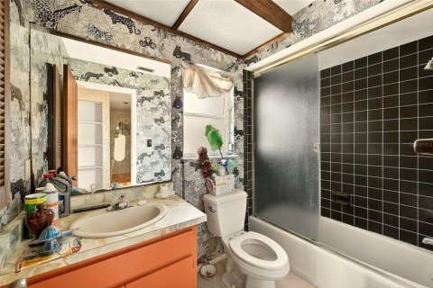 House in Belleair Beach, Florida 3 bedrooms, 181.35 sq.m. № 2148796 - photo 20