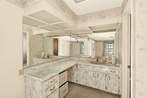 House in Belleair Beach, Florida 3 bedrooms, 181.35 sq.m. № 2148796 - photo 25