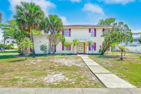 House in Belleair Beach, Florida 3 bedrooms, 181.35 sq.m. № 2148796