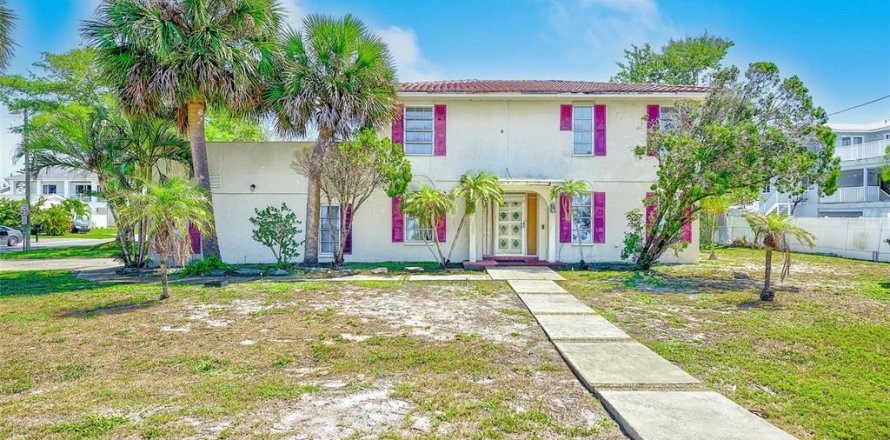 House in Belleair Beach, Florida 3 bedrooms, 181.35 sq.m. № 2148796