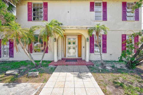 House in Belleair Beach, Florida 3 bedrooms, 181.35 sq.m. № 2148796 - photo 2