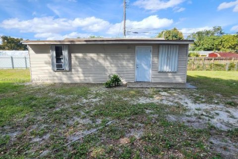 Villa ou maison à vendre à North Miami, Floride: 2 chambres, 69.12 m2 № 1985613 - photo 1