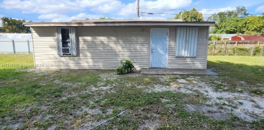 Villa ou maison à North Miami, Floride 2 chambres, 69.12 m2 № 1985613
